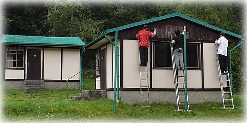 Natírání chatiček